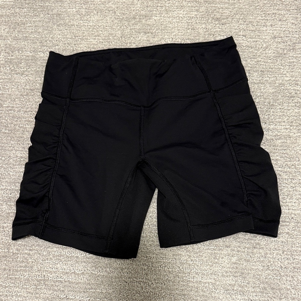 Lululemon running shorts 🏃🏼‍♀️ GUC